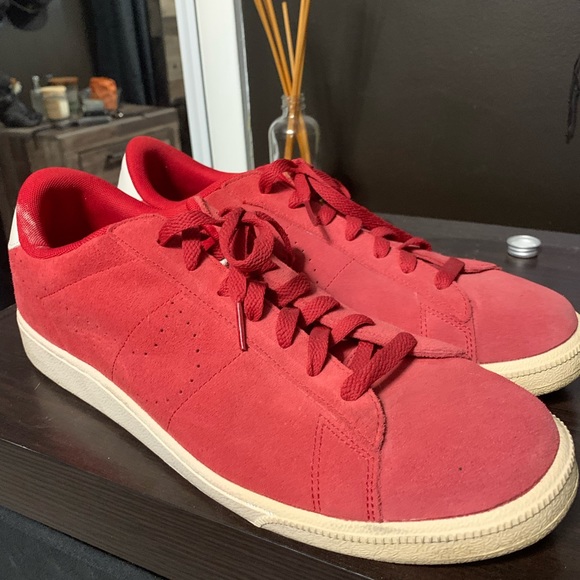 Men’s Red Nike suede shoes - Picture 3 of 5